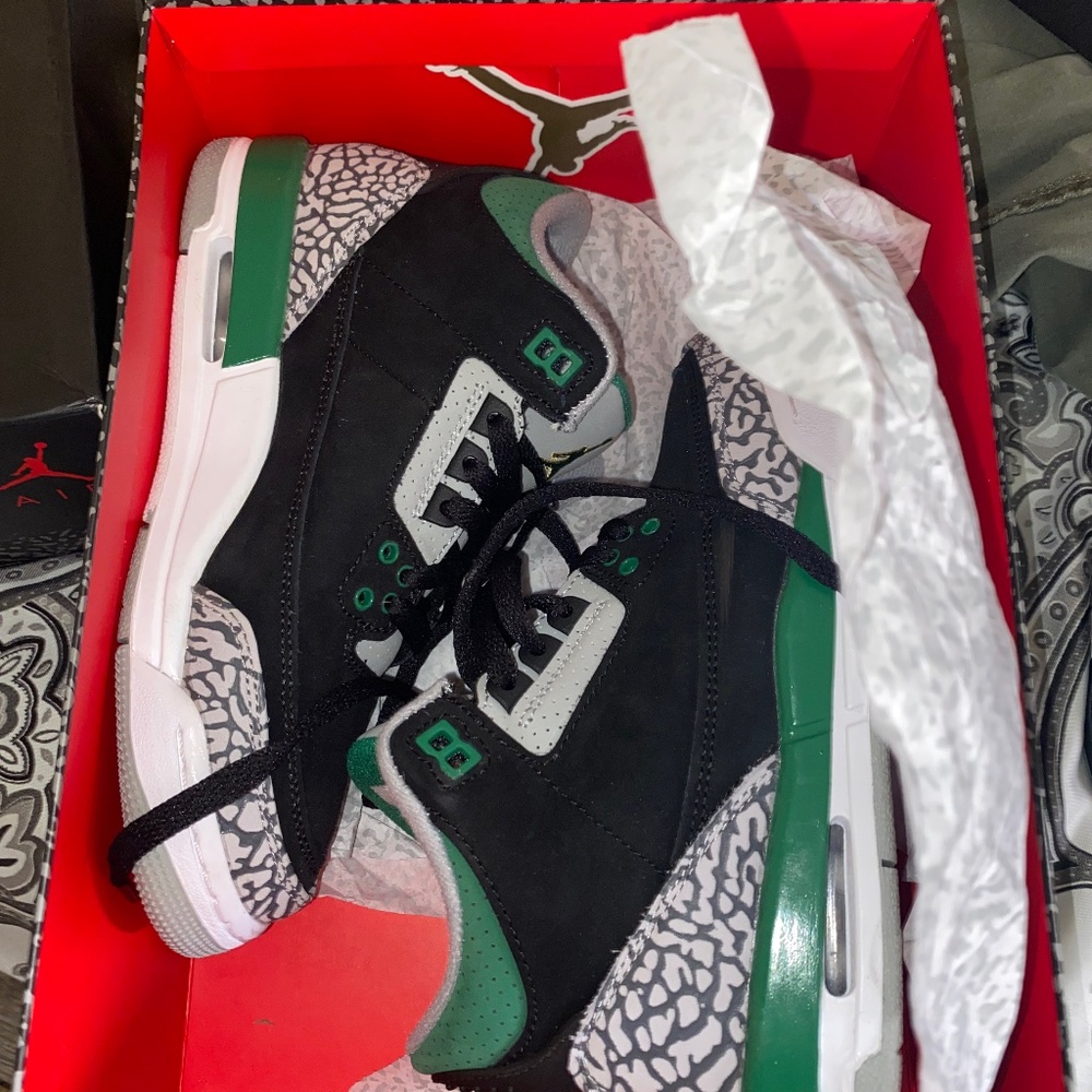 “Pine green”3s